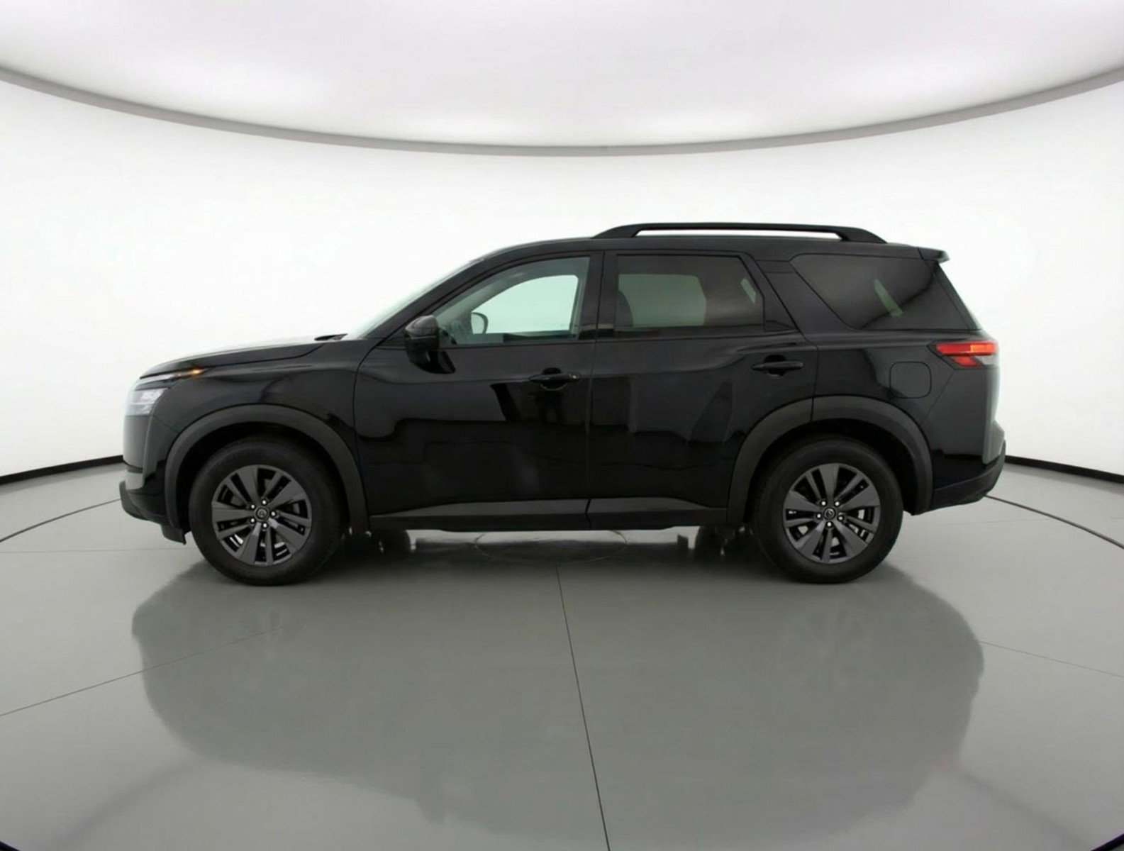 Used 2025 Nissan Pathfinder SV AWD/4WD image 5