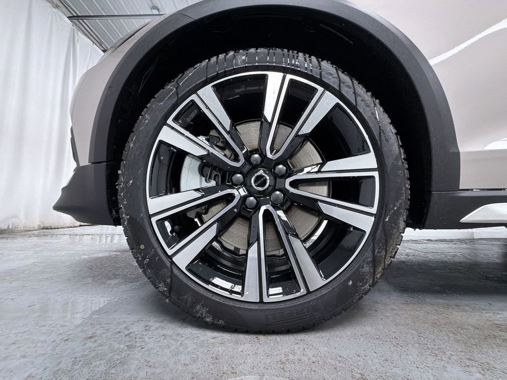 New 2026 Volvo V60 B5 Cross Country Ultra w/ Protection Package Premier image 12
