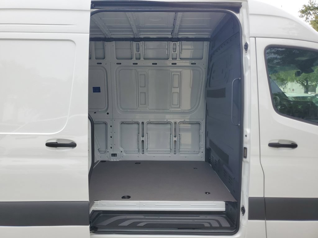 Used 2025 Mercedes-Benz Sprinter 2500 image 10