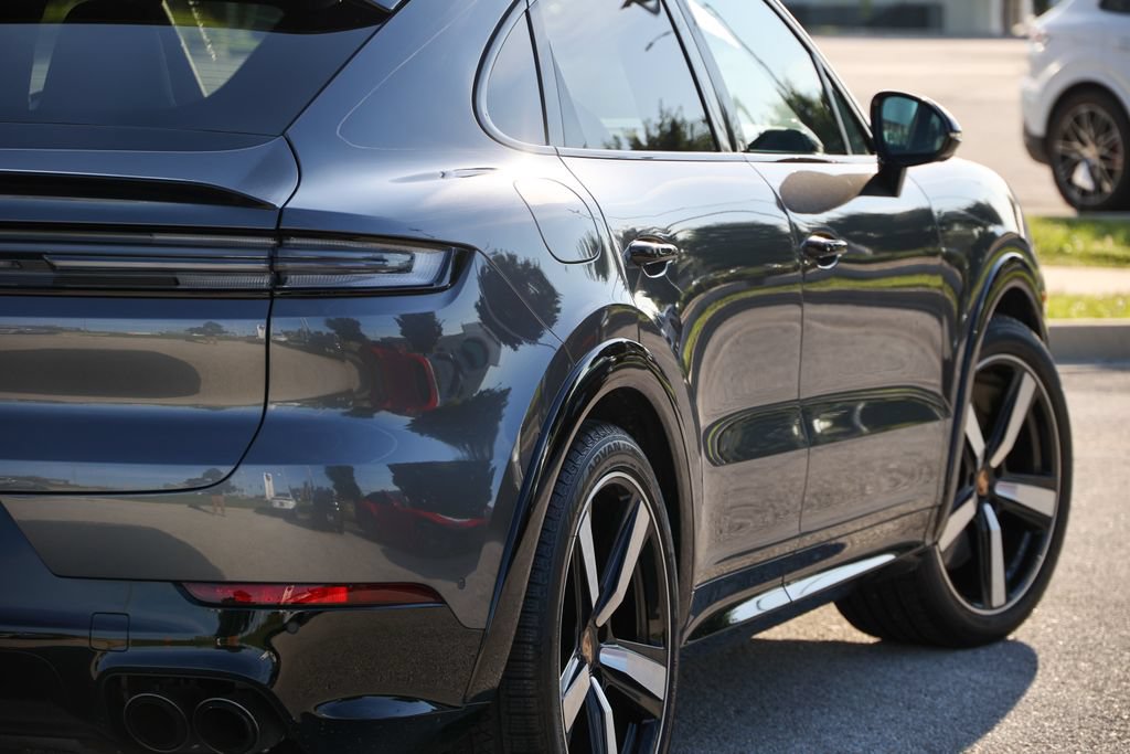 Certified 2025 Porsche Cayenne GTS AWD/4WD image 17