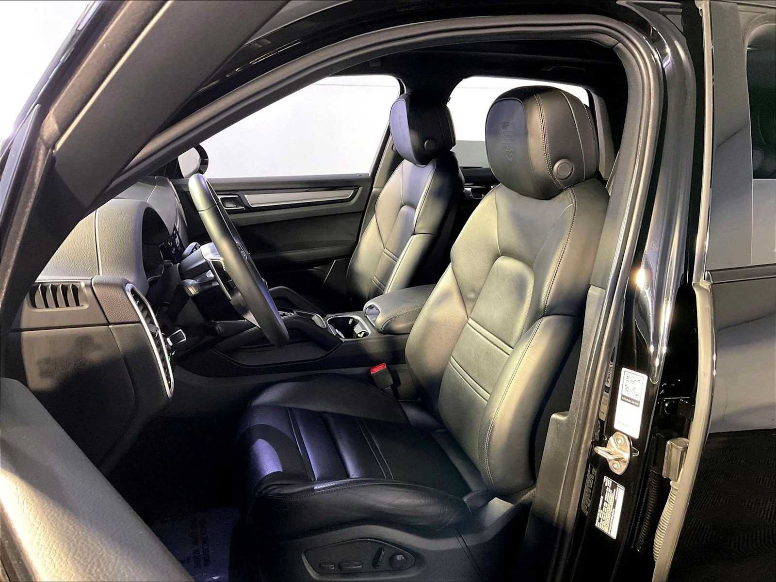 Certified 2023 Porsche Cayenne Platinum Edition AWD/4WD image 5