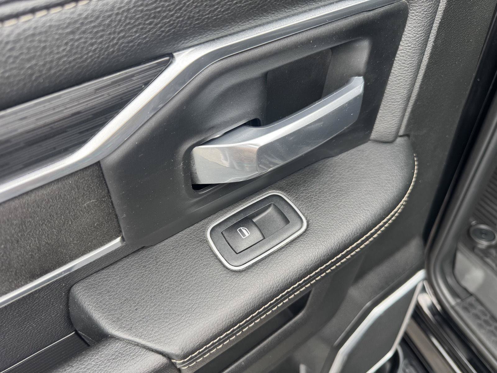 Used 2023 RAM 3500 Laramie AWD/4WD image 32