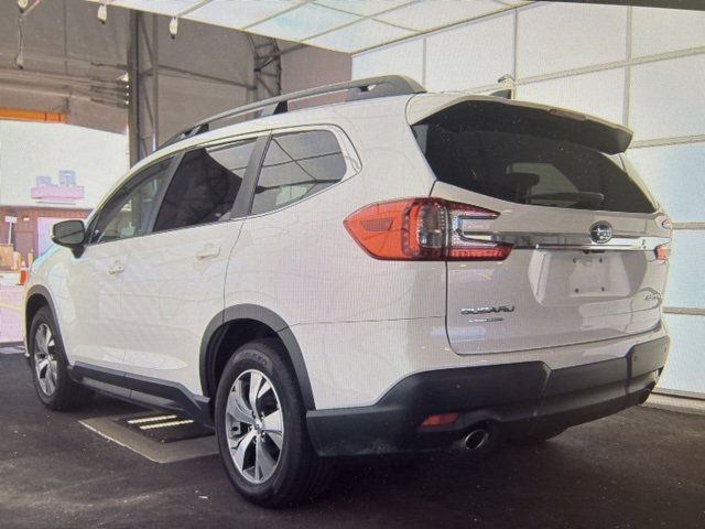 Used 2024 Subaru Ascent Premium w/ Convenience Package image 2