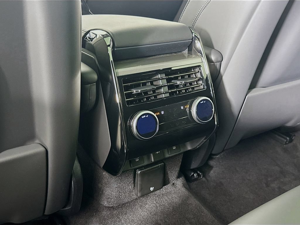 Used 2025 Land Rover Range Rover Sport Dynamic SE AWD/4WD image 16