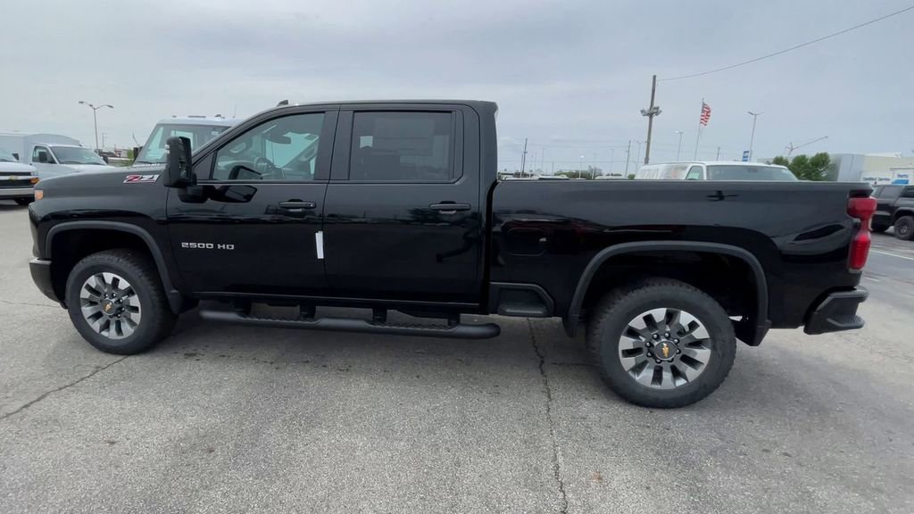 Used 2025 Chevrolet Silverado 2500 Custom w/ Custom Value Package image 7