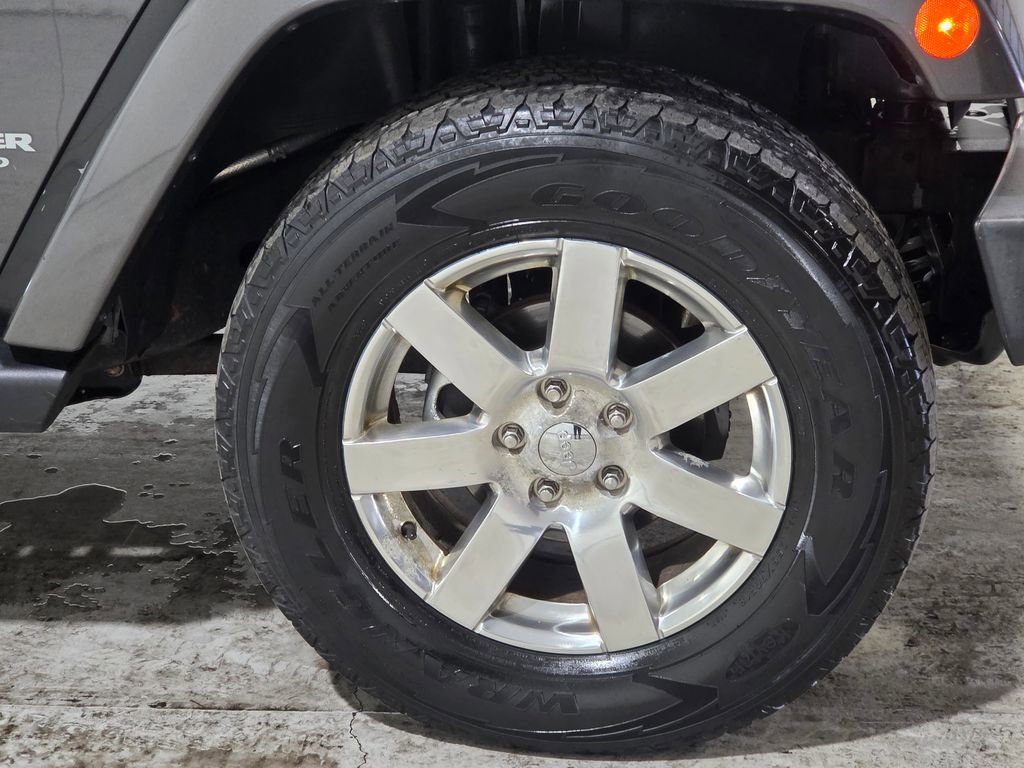 Used 2016 Jeep Wrangler Unlimited Sahara w/ Max Tow Package image 10