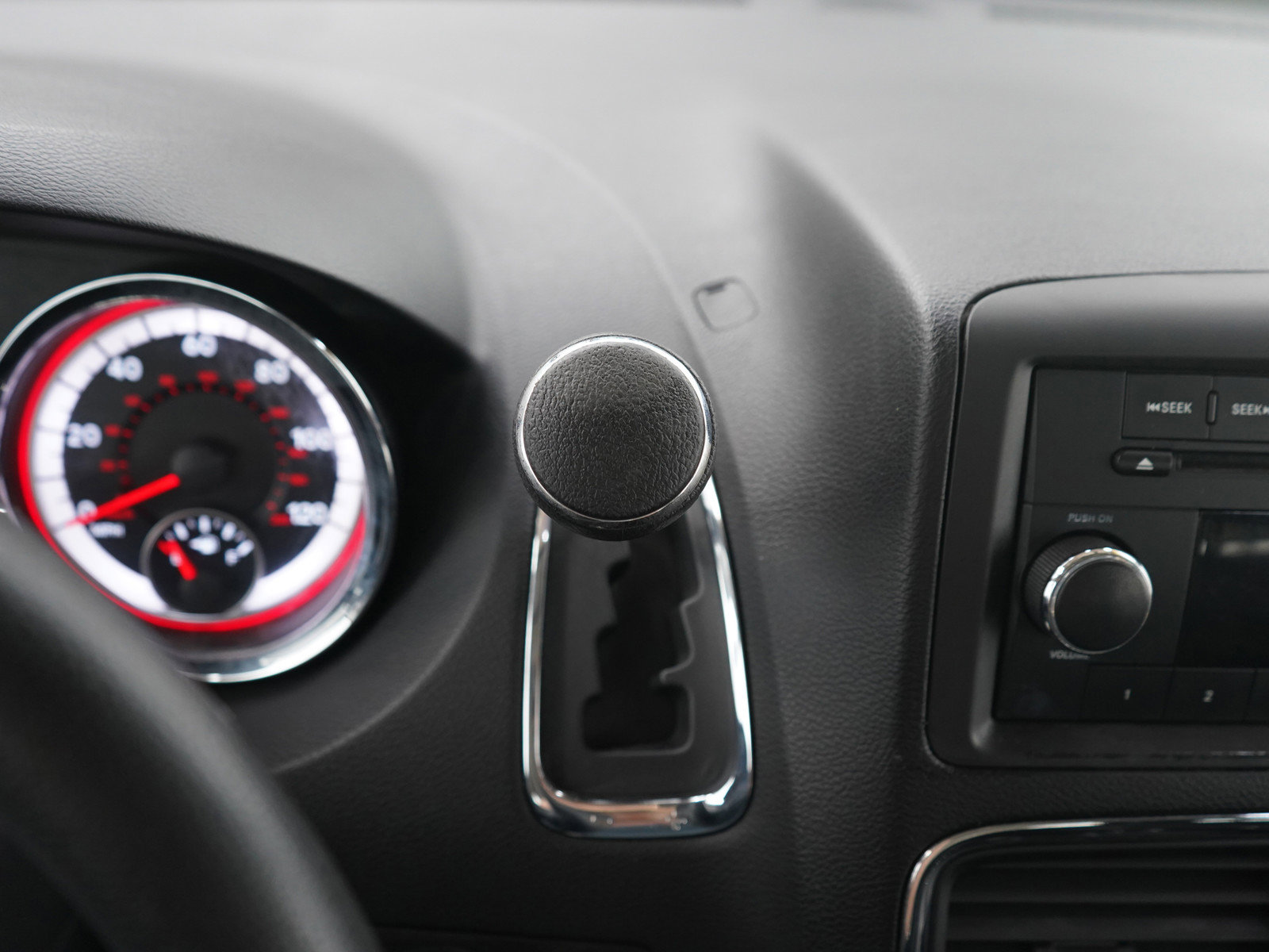 Used 2015 Dodge Grand Caravan American Value Package FWD image 23