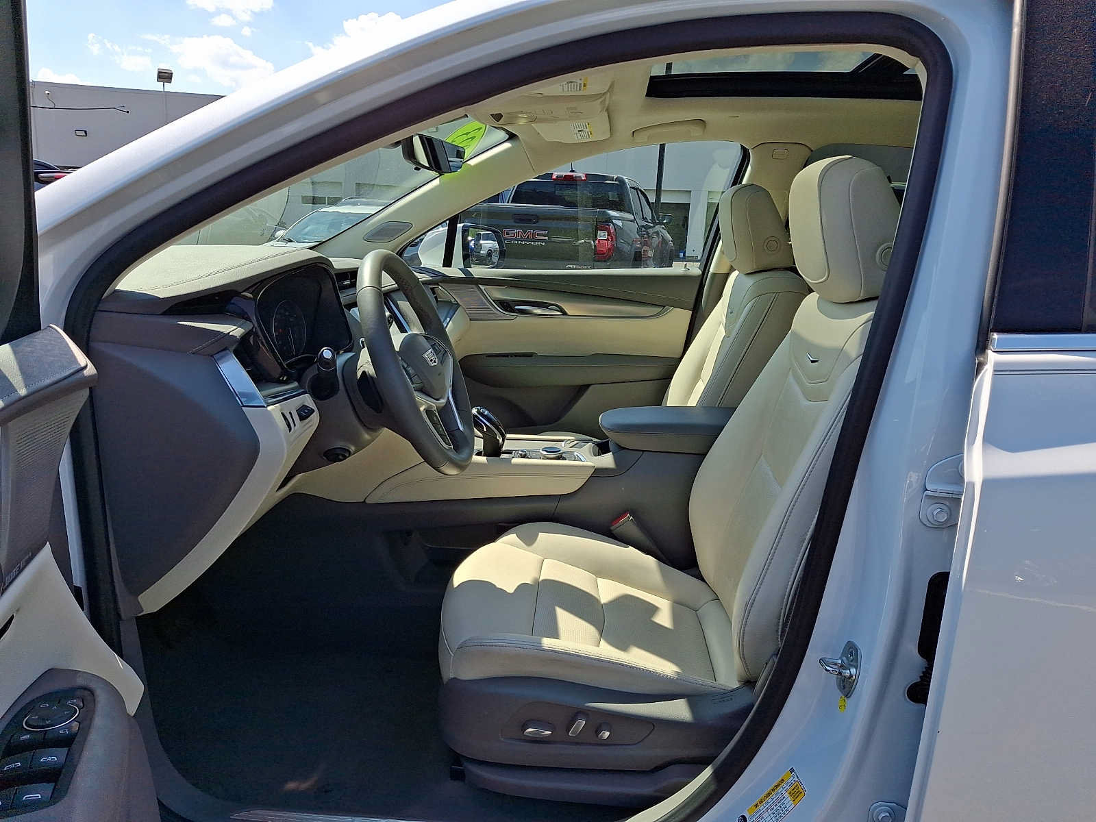 Used 2024 Cadillac XT5 Premium Luxury w/ Technology Package AWD/4WD image 14