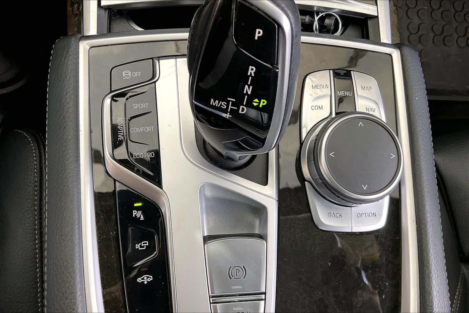 Used 2022 BMW 740i w/ M Sport Package image 31
