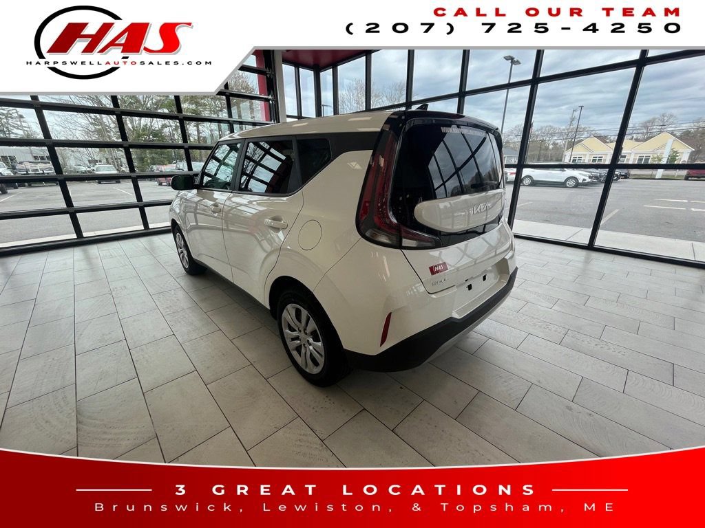 Used 2023 Kia Soul LX FWD image 3