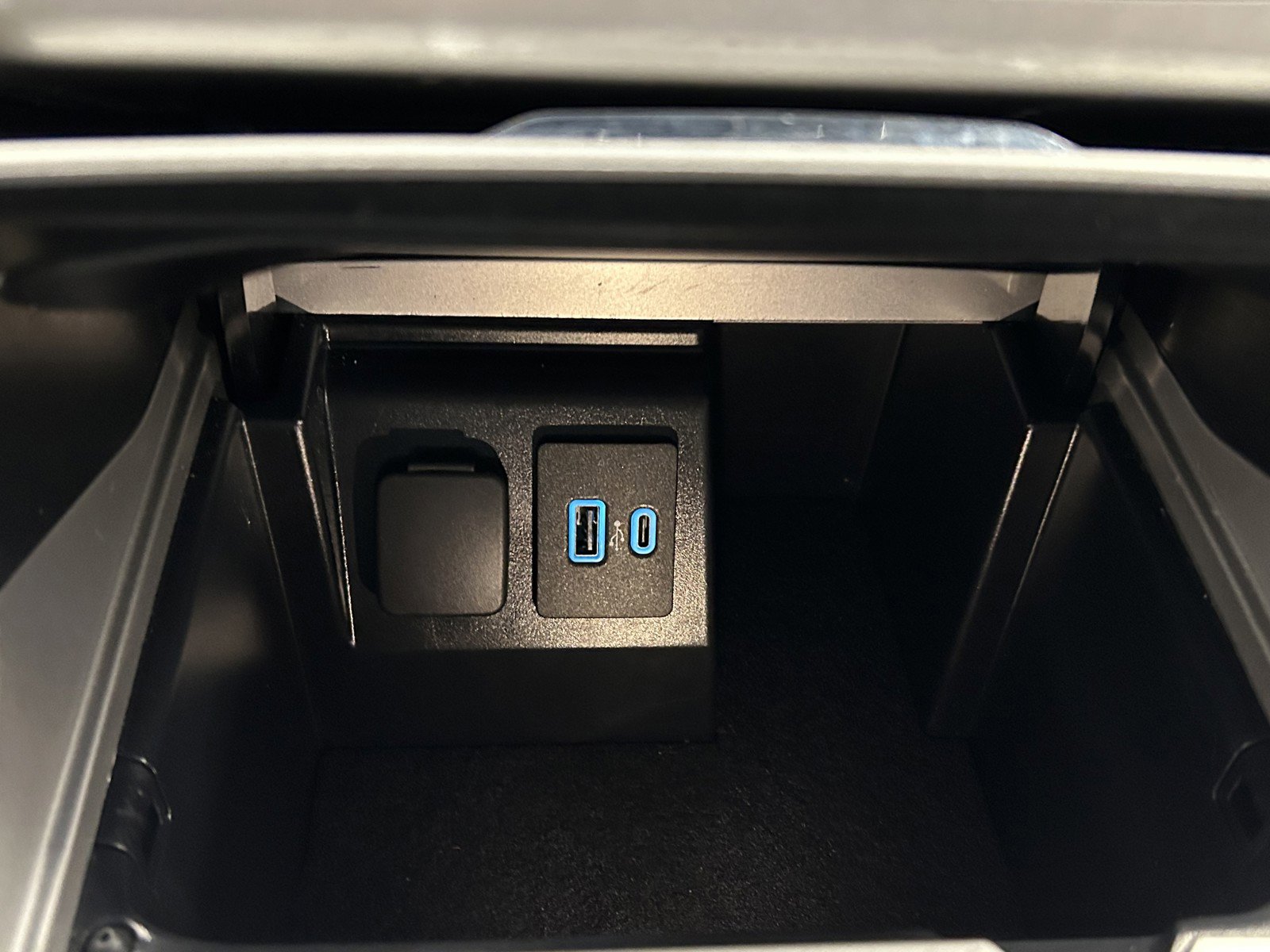 Used 2022 Ford Explorer XLT w/ Equipment Group 202A image 31