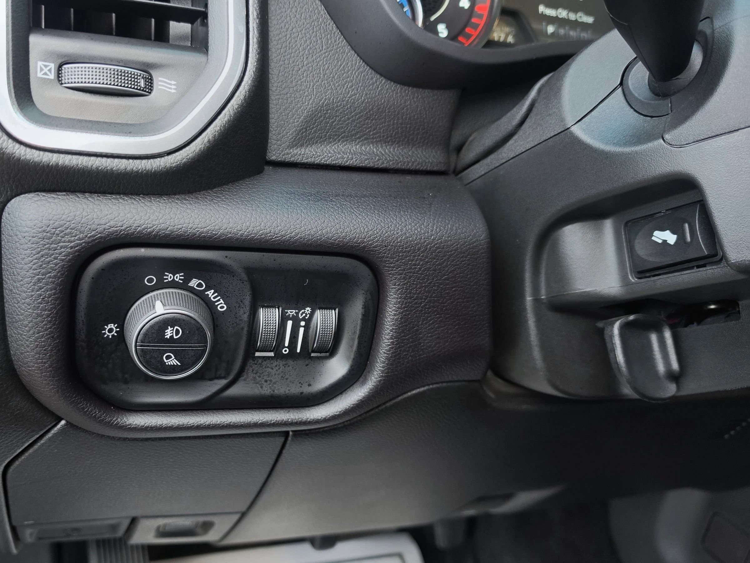 Used 2024 RAM 2500 Laramie AWD/4WD image 22