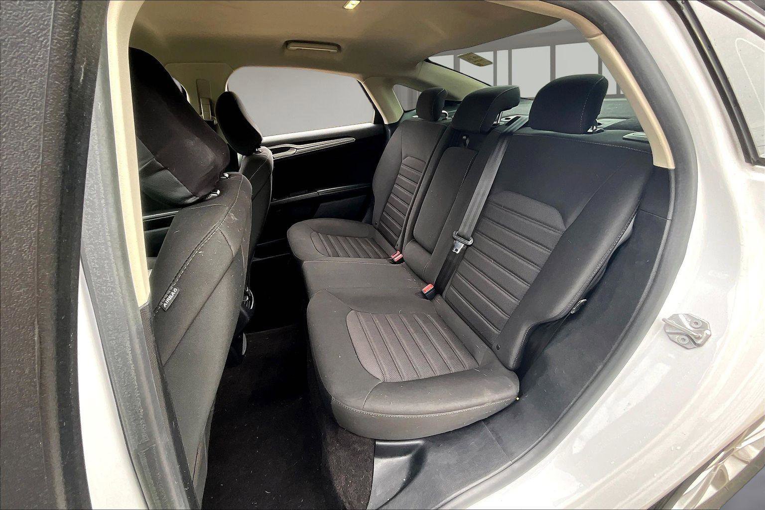 Used 2020 Ford Fusion SE image 23