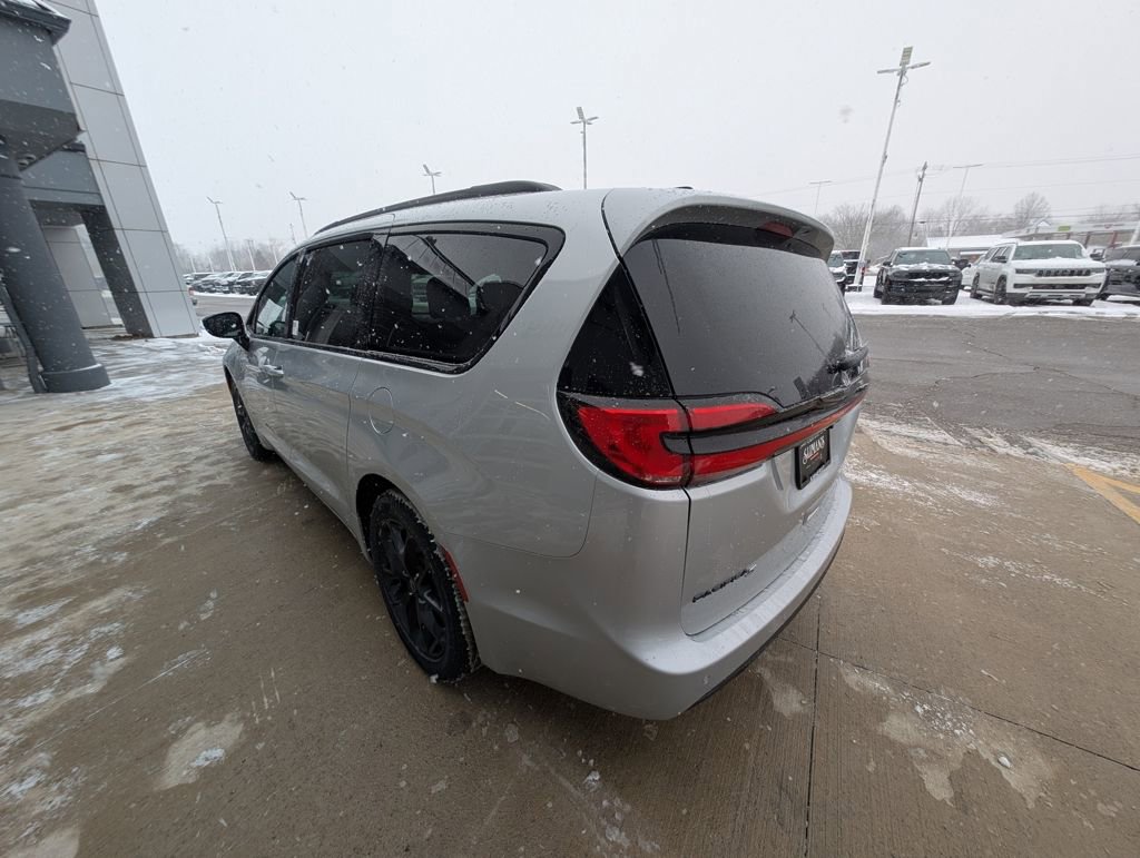 New 2026 Chrysler Pacifica Select w/ S Appearance Package image 7