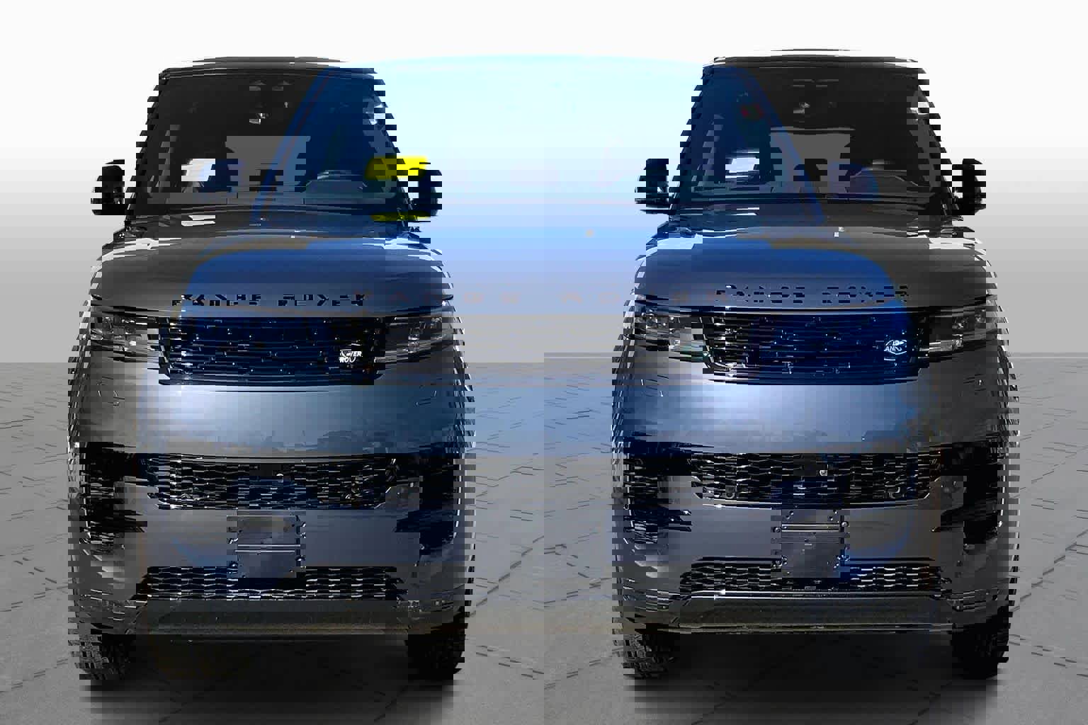 Used 2025 Land Rover Range Rover Sport SE image 4