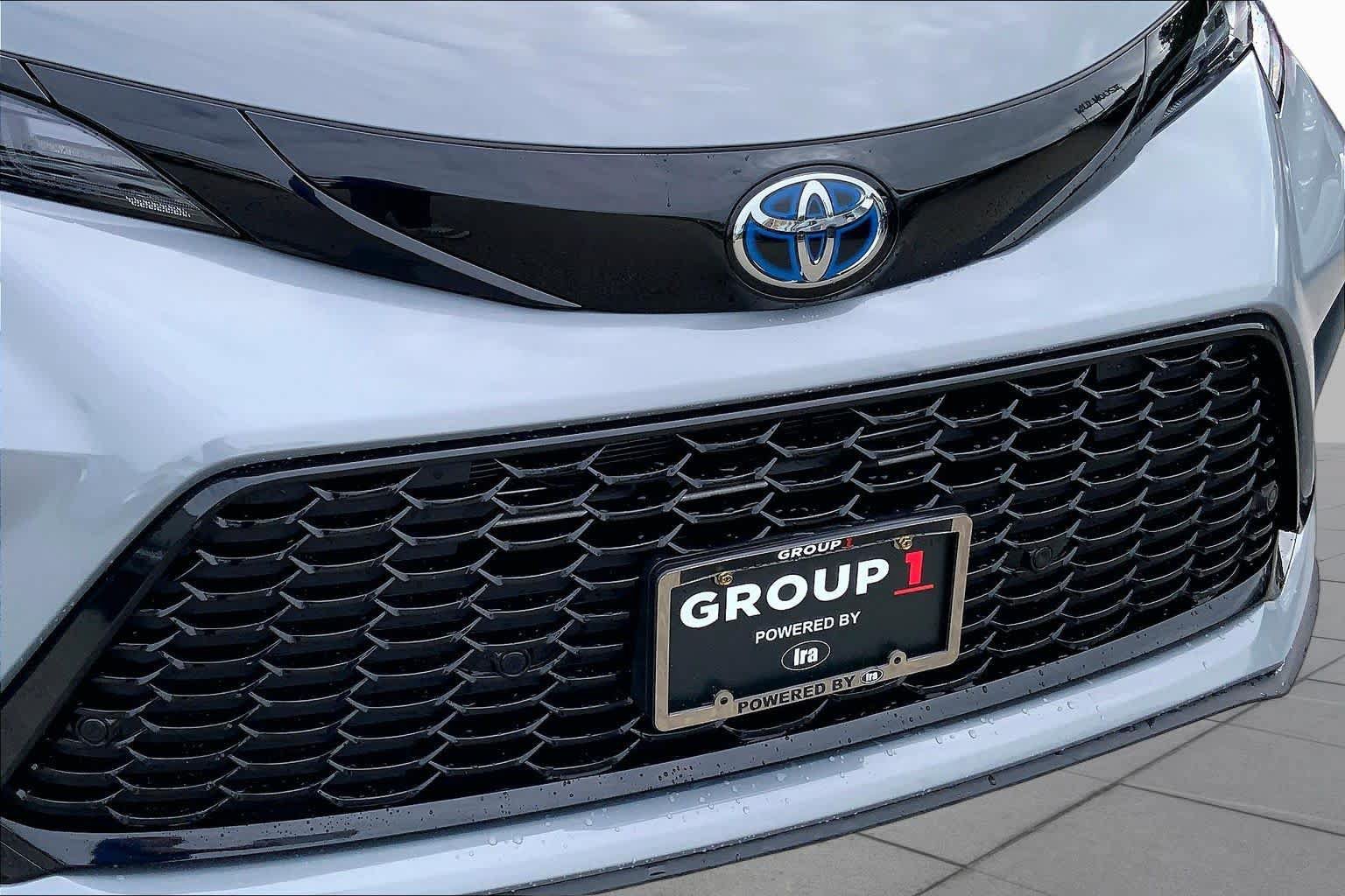 Used 2025 Toyota Sienna XSE w/ XSE Plus Package AWD/4WD image 32