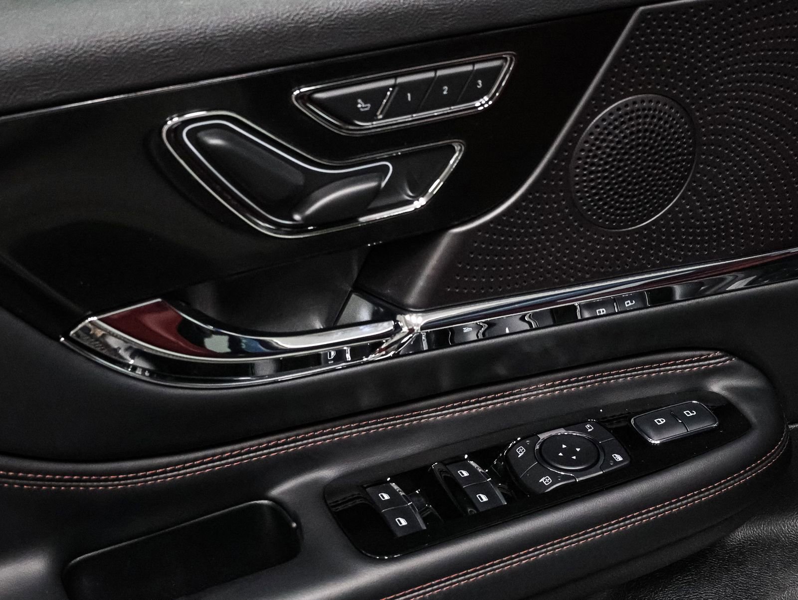 Used 2025 Lincoln Corsair Grand Touring image 21