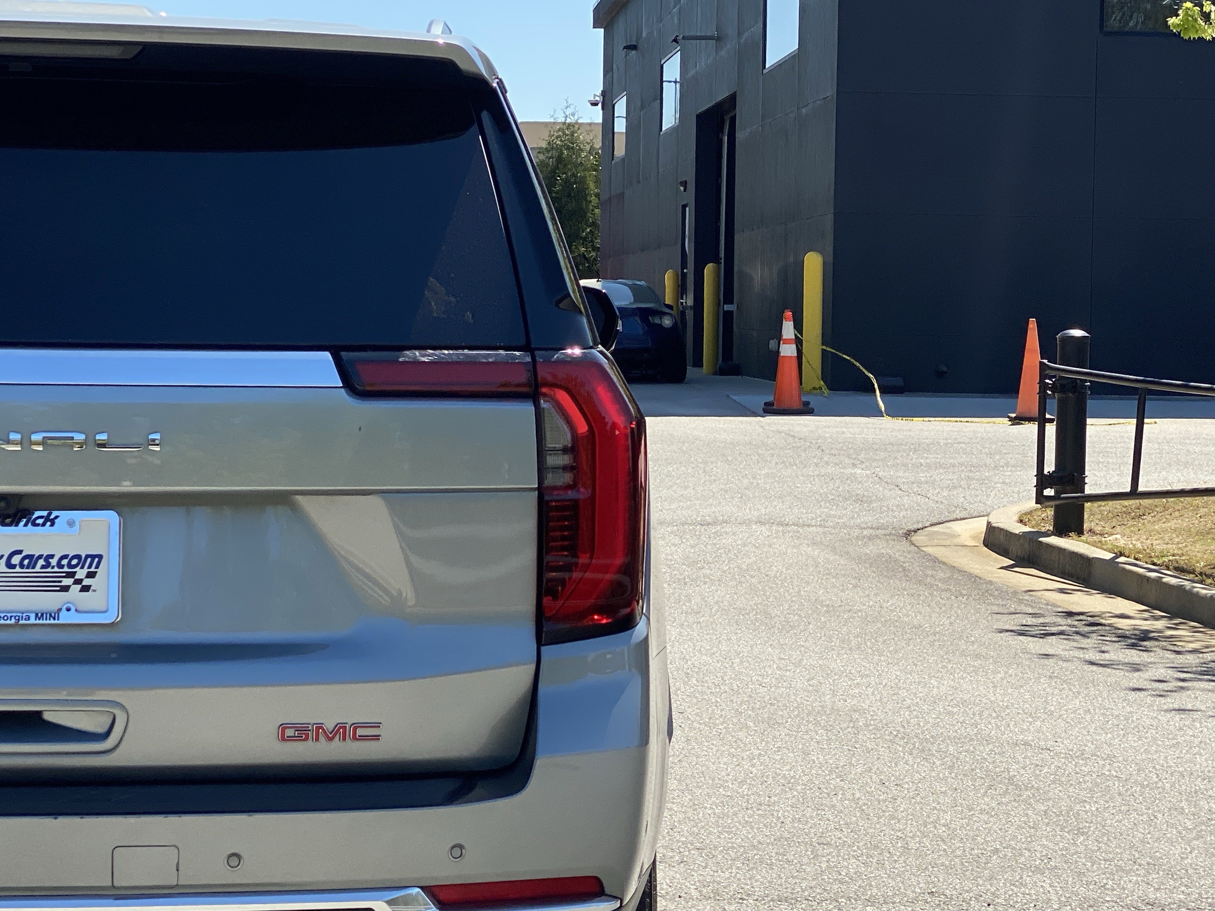 Used 2025 GMC Yukon XL Denali w/ Sun & Power Step Package image 23