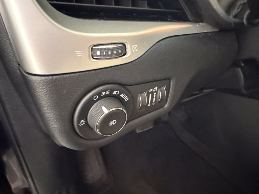 Used 2016 Jeep Cherokee Limited AWD/4WD image 20