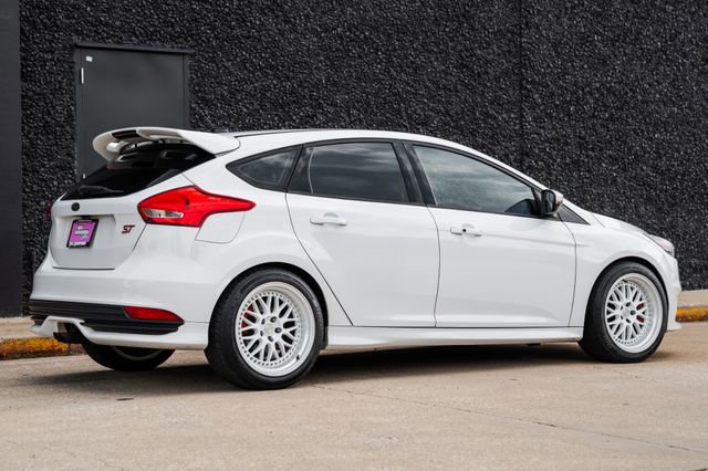 Used 2016 Ford Focus ST image 3