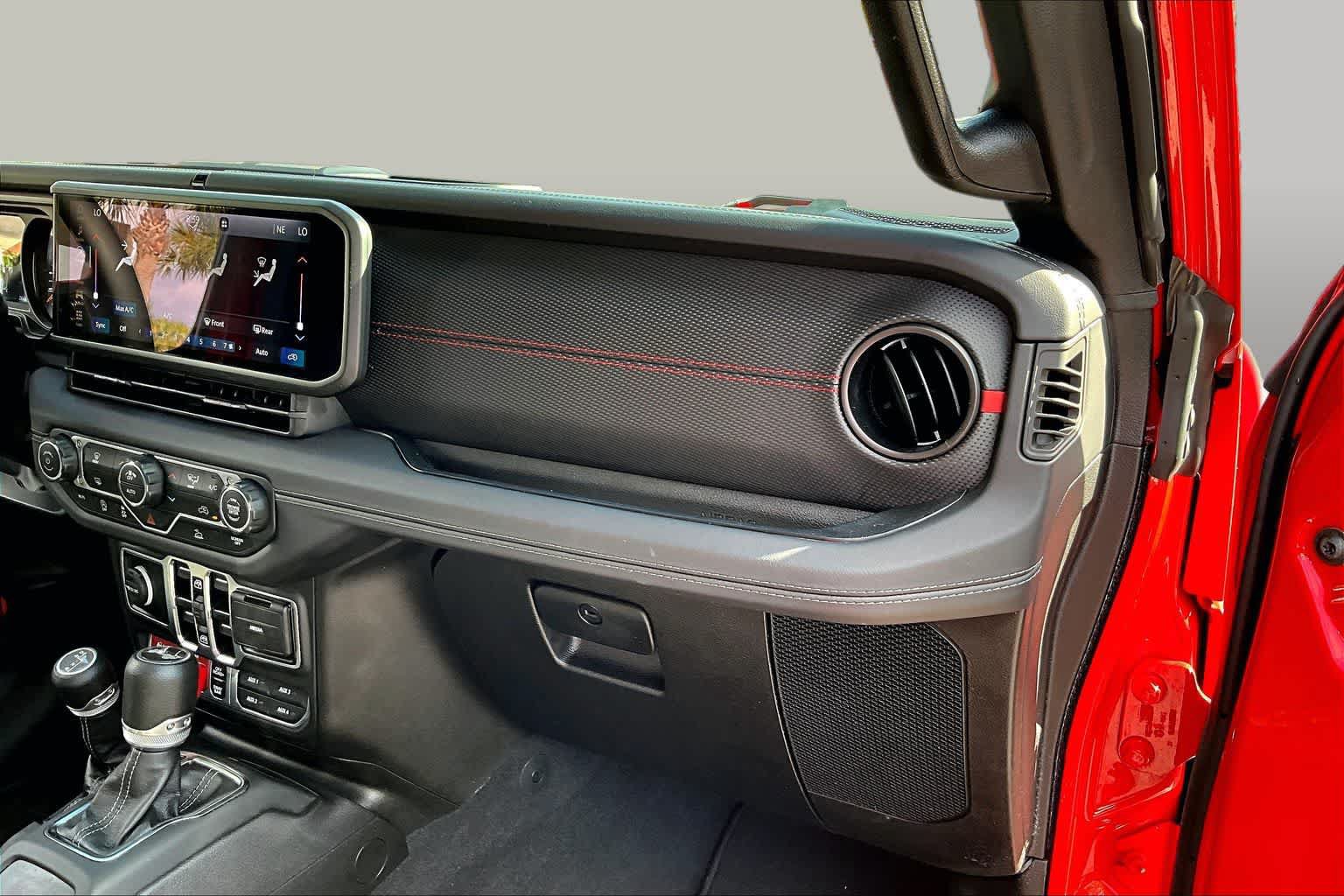 Used 2025 Jeep Wrangler Unlimited Rubicon AWD/4WD image 18