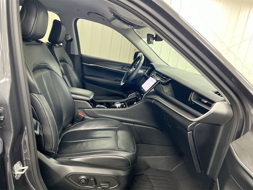 Used 2022 Jeep Grand Cherokee Limited image 22