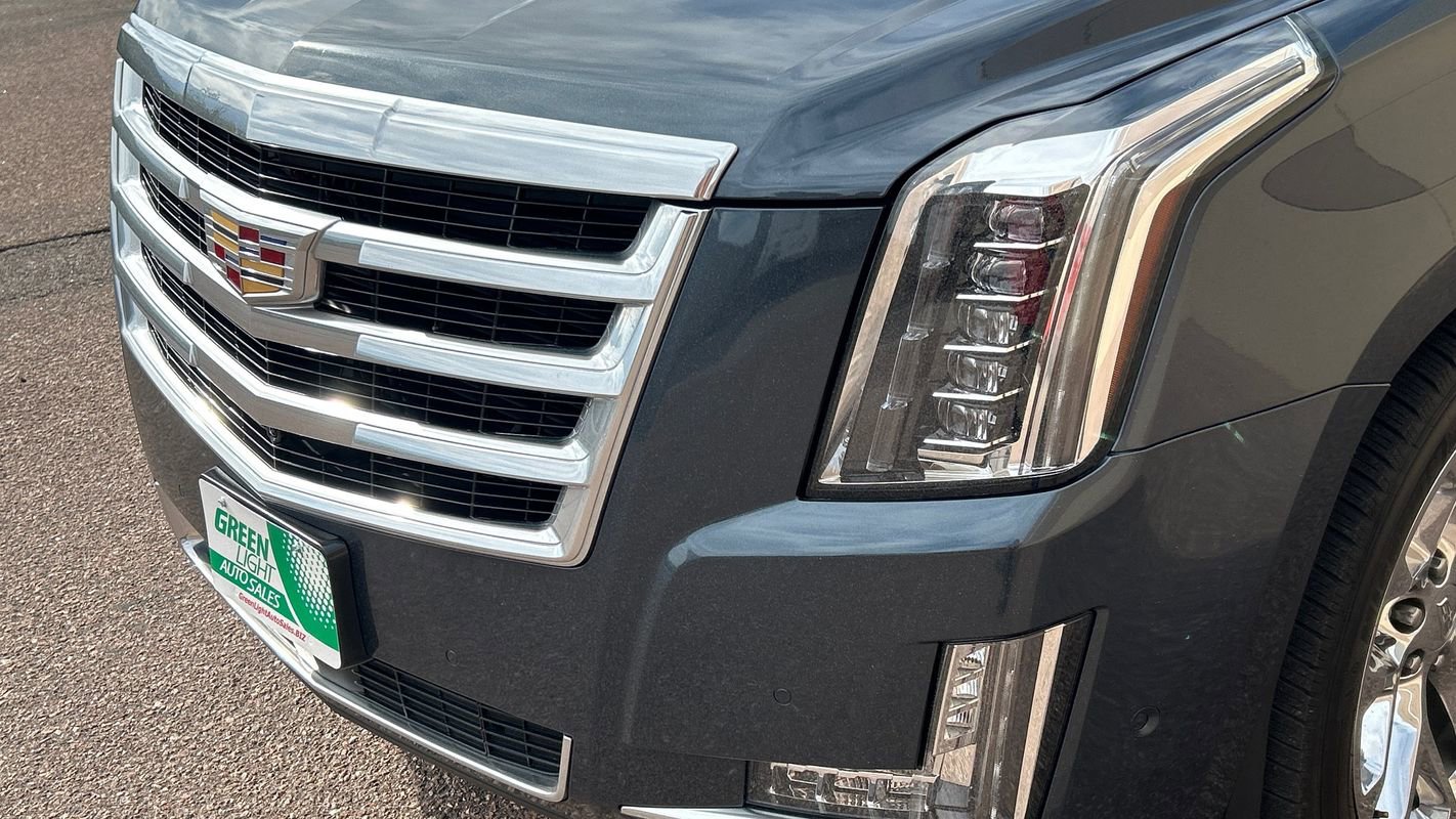 Used 2020 Cadillac Escalade Premium Luxury AWD/4WD image 16