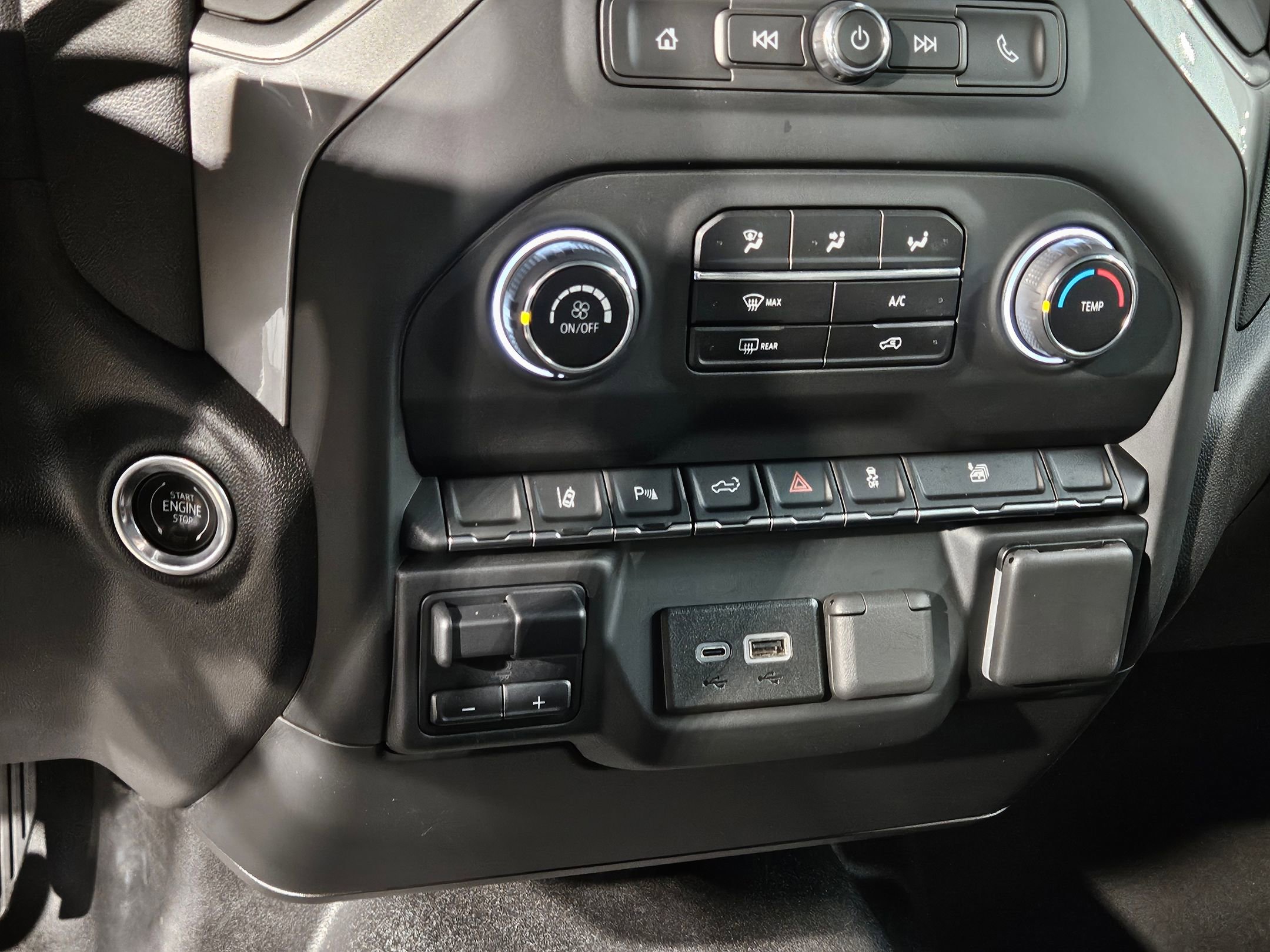 Used 2024 Chevrolet Silverado 2500 Custom w/ Custom Value Package image 30