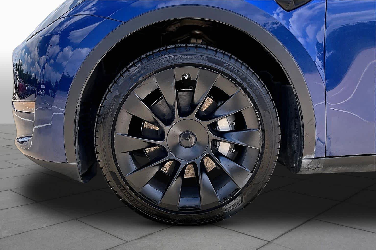 Used 2025 Tesla Model Y Long Range RWD image 10