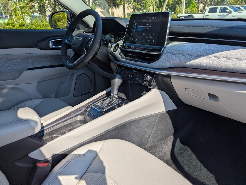 Used 2022 Jeep Compass Latitude image 9