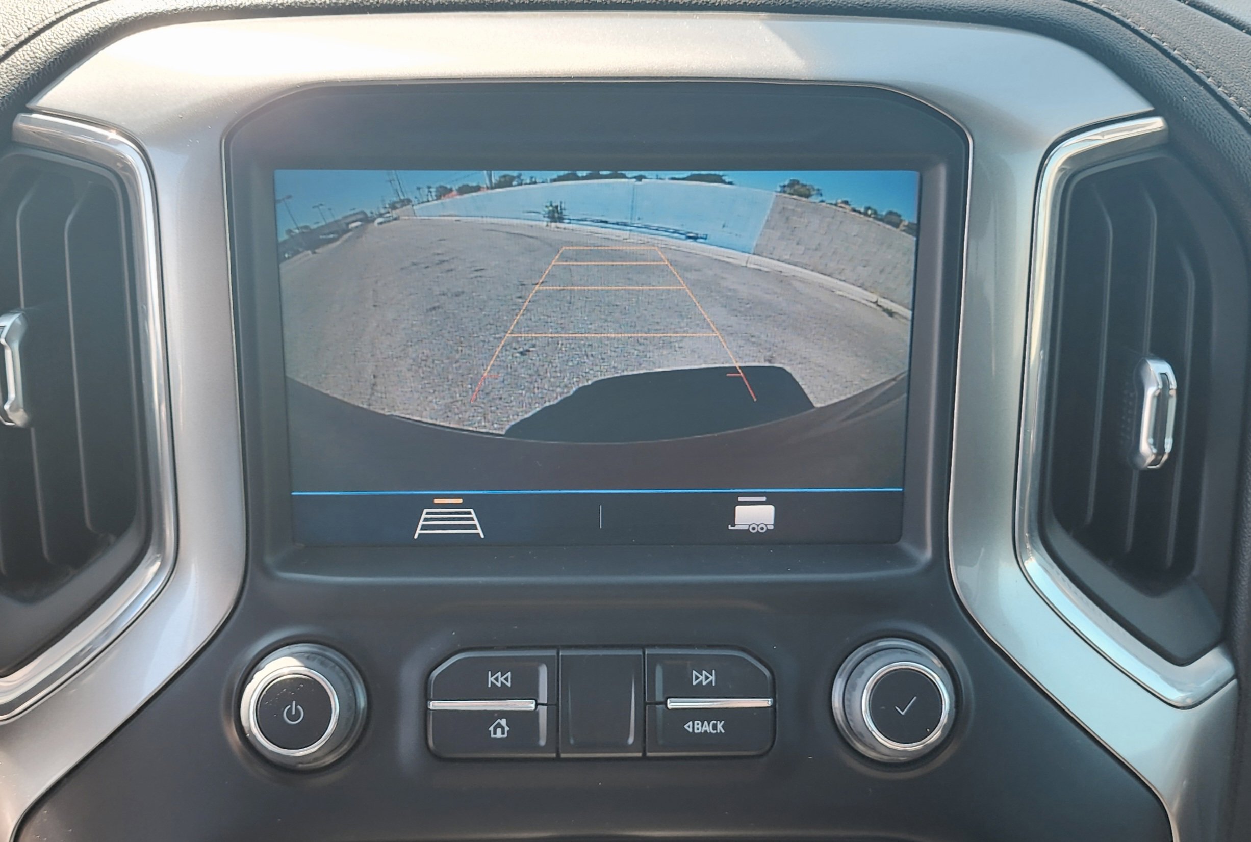 Used 2021 Chevrolet Silverado 1500 LT Trail Boss w/ LPO, Dark Essentials Package image 4