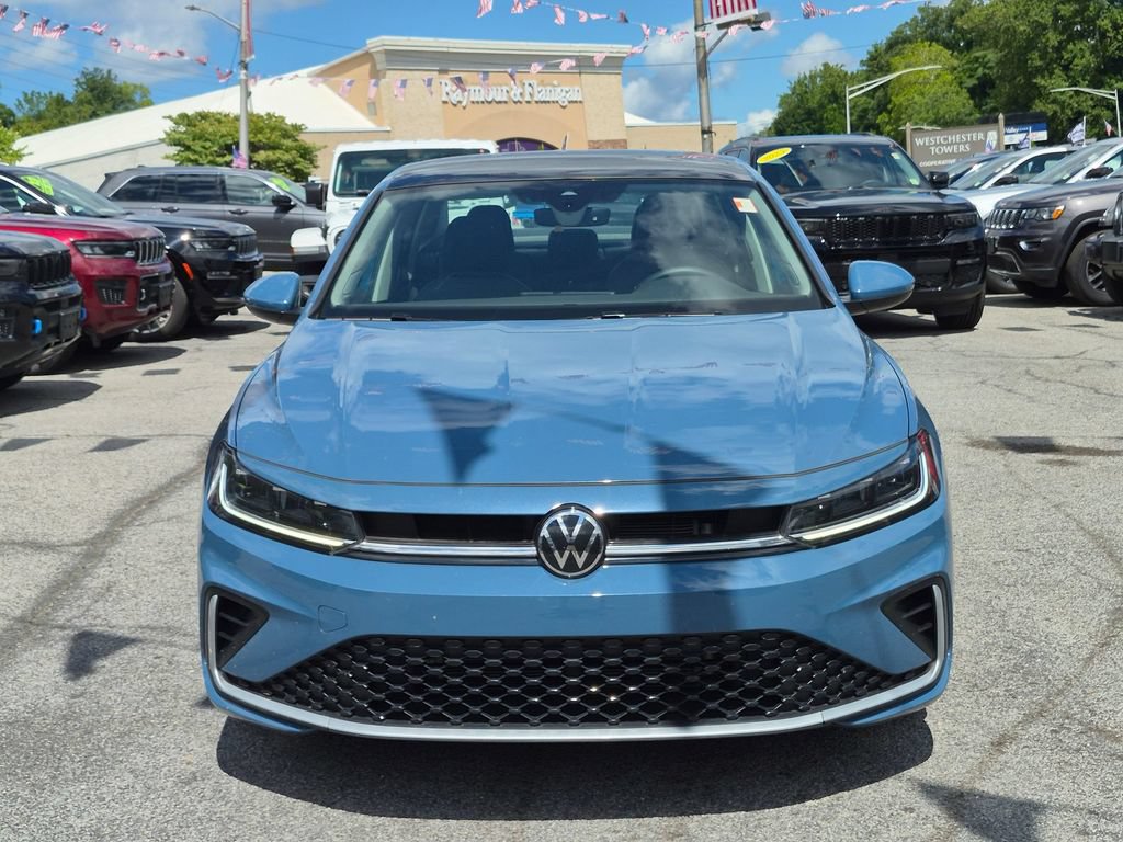 Used 2025 Volkswagen Jetta SE FWD image 3