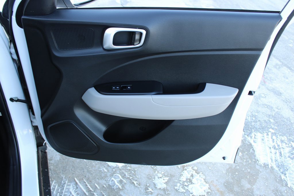 Used 2020 Hyundai Venue SEL image 23