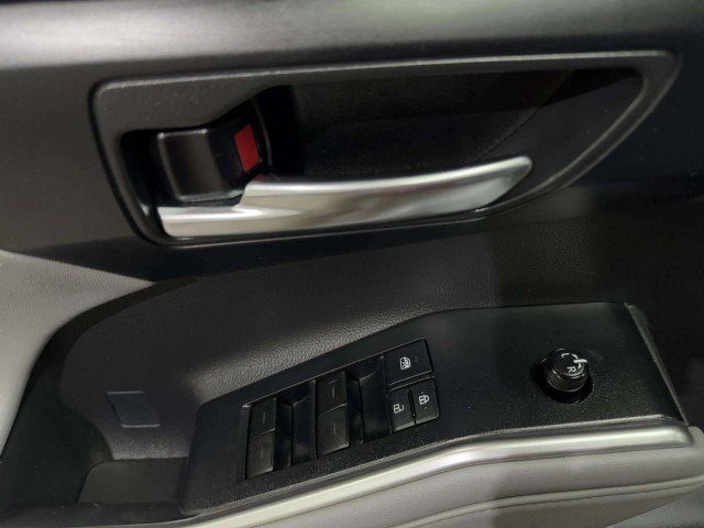 Used 2021 Toyota Highlander XLE image 24