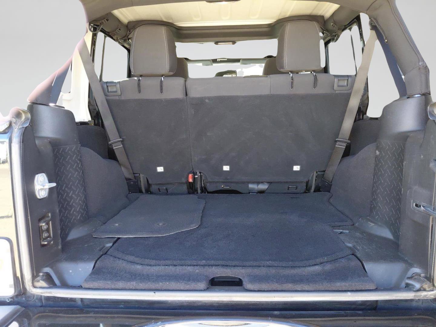 Used 2018 Jeep Wrangler Unlimited Sahara image 30