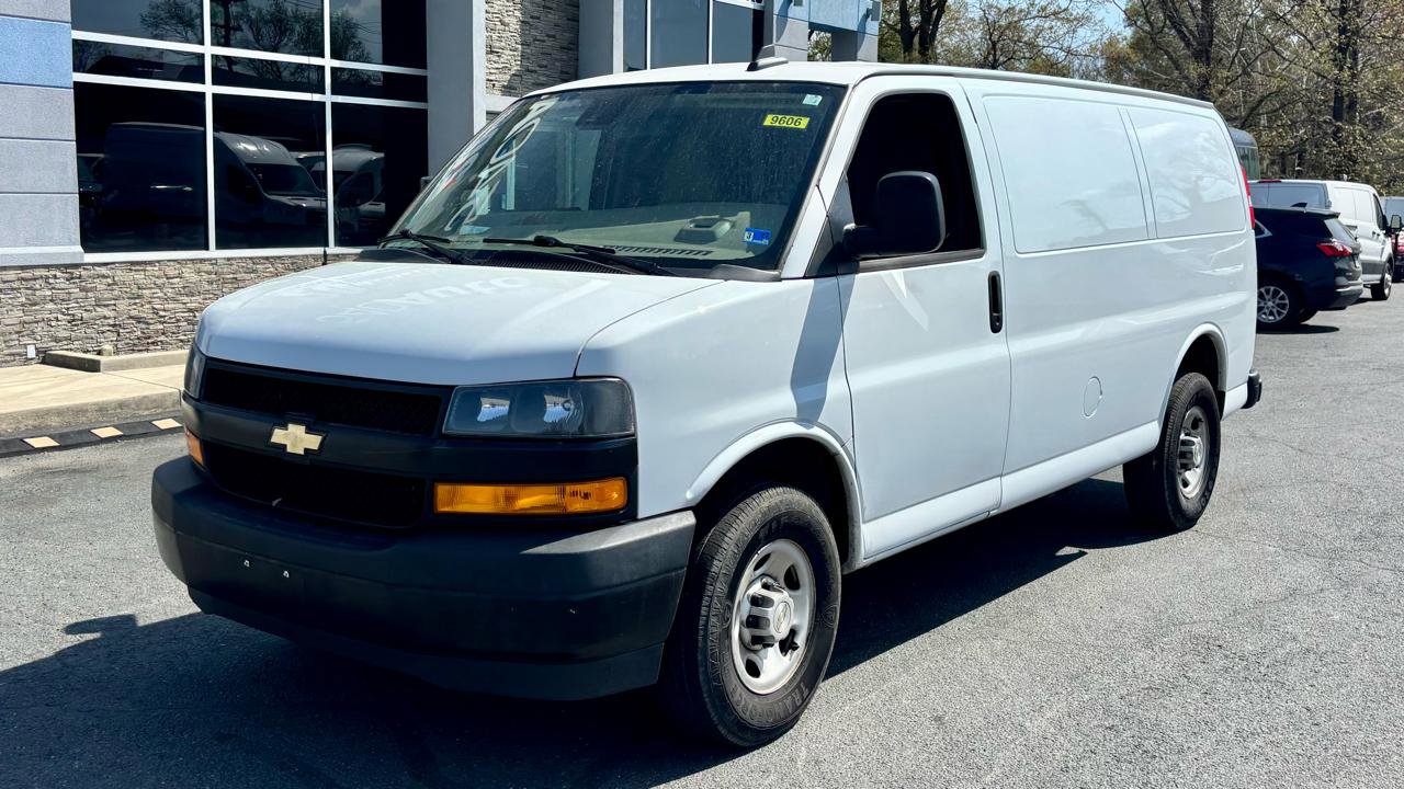 Used 2020 Chevrolet Express 3500 w/ Driver Convenience Package image 2