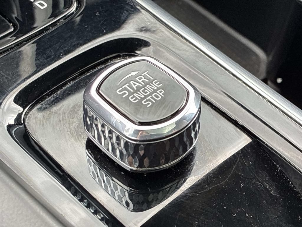 Used 2023 Volvo XC60 B5 Plus FWD image 36