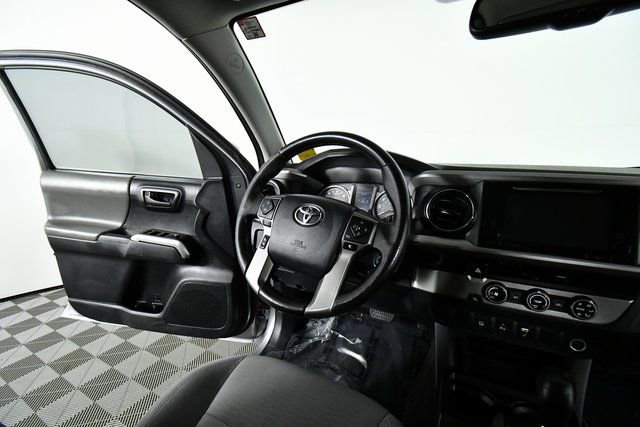Used 2016 Toyota Tacoma SR5 w/ SR5 Appearance Package (DN) image 19