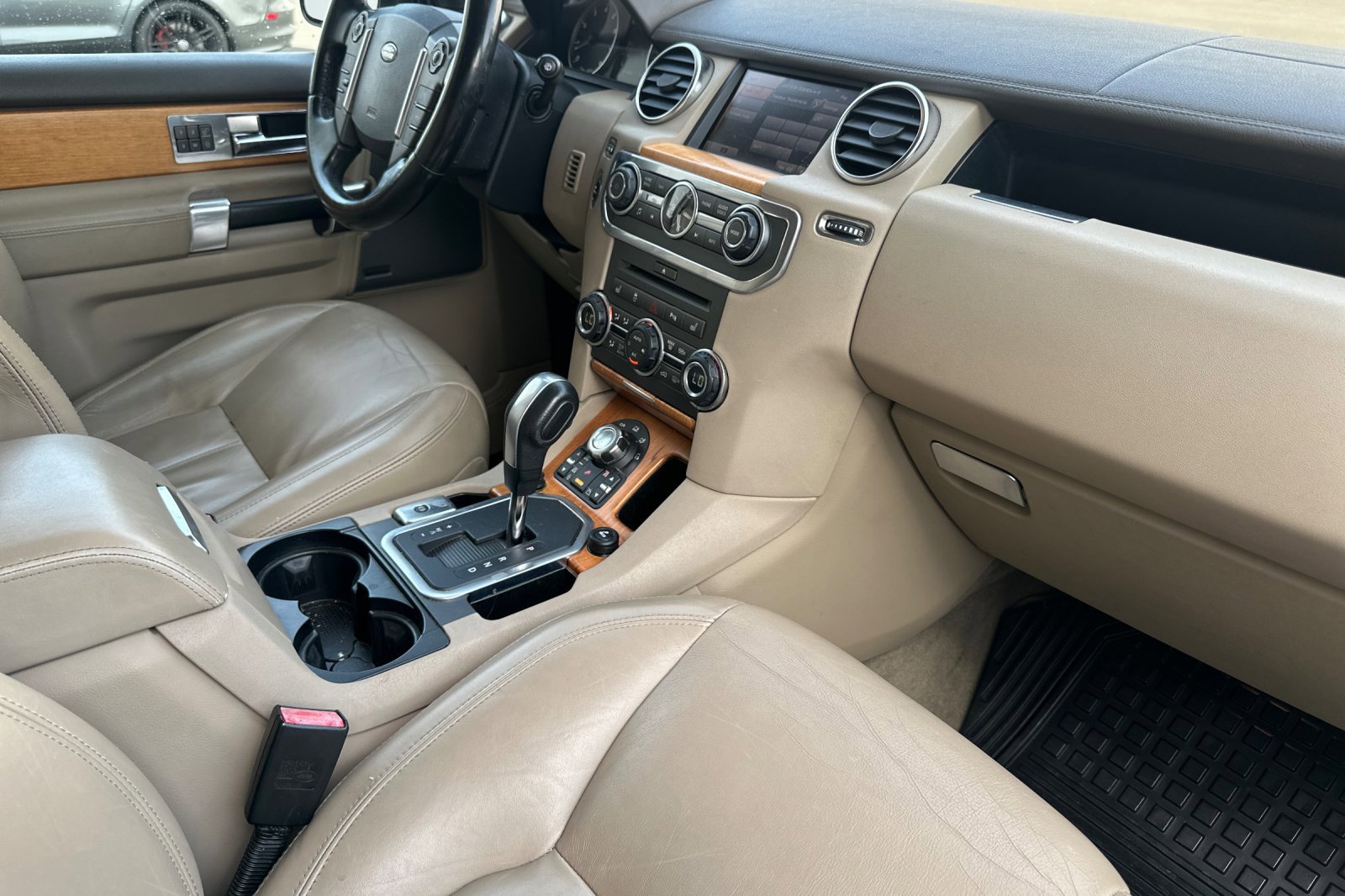 Used 2011 Land Rover LR4 HSE LUX AWD/4WD image 18