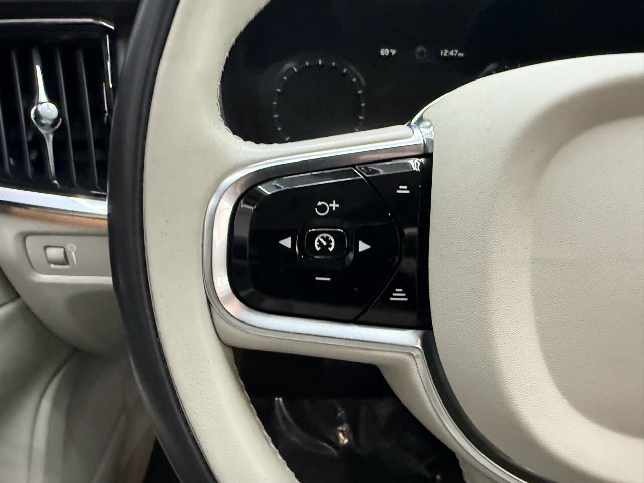 Used 2020 Volvo S90 T6 Inscription image 24