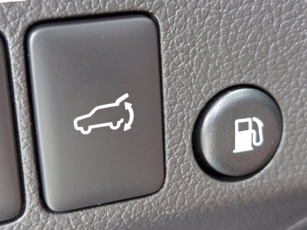 Used 2018 Mitsubishi Outlander 4WD Plug-In Hybrid image 21