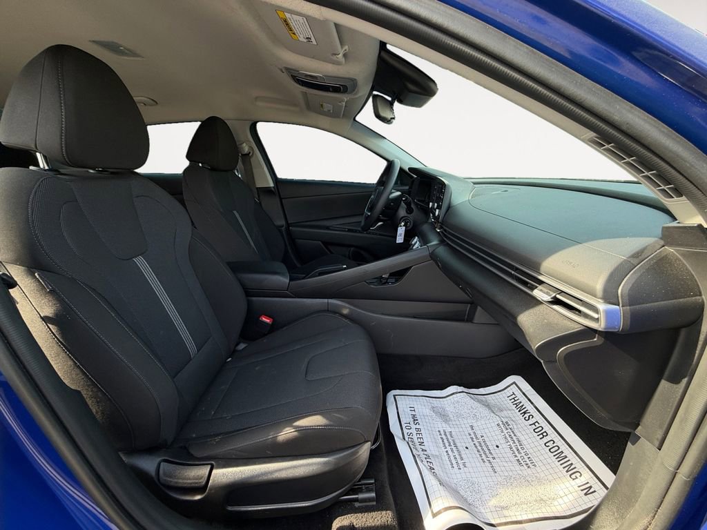 Used 2025 Hyundai Elantra SE image 13