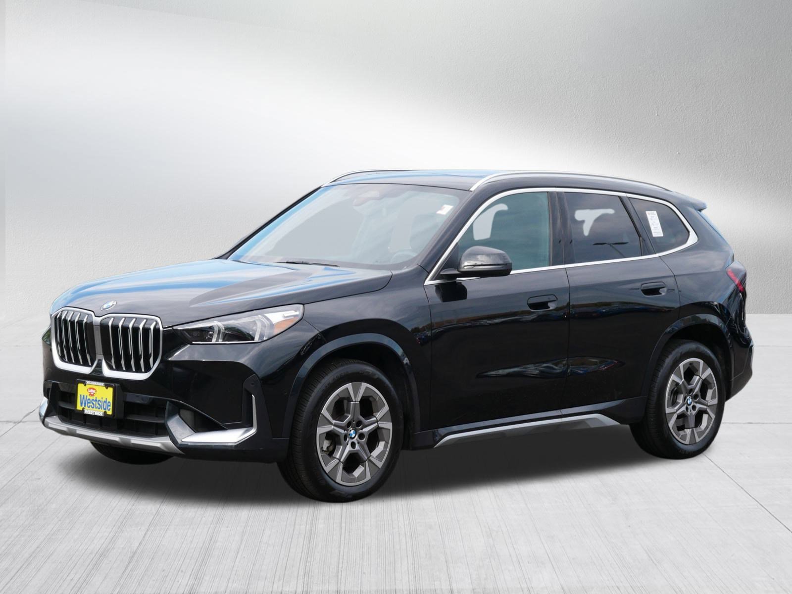 Used 2025 BMW X1 xDrive28i image 3