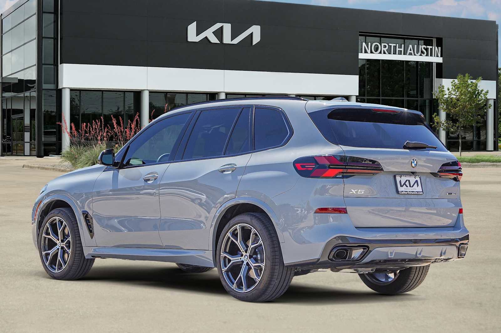 Used 2026 BMW X5 xDrive40i w/ M Sport Package image 5