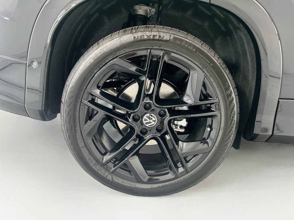 New 2026 Volkswagen Tiguan SE R-Line FWD image 31