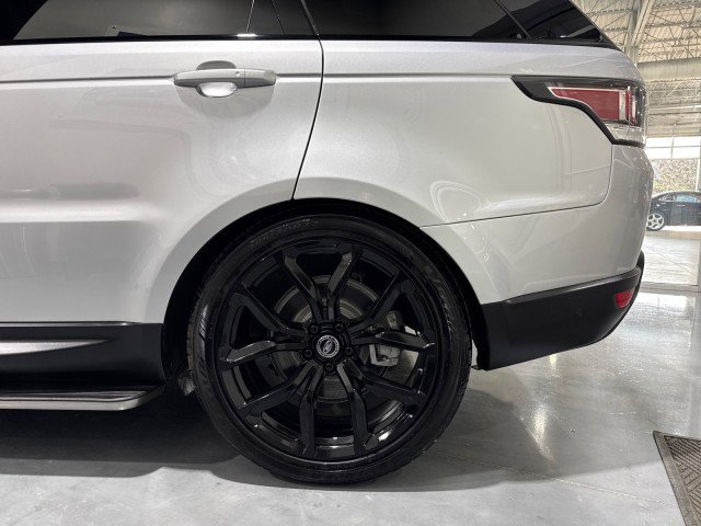 Used 2016 Land Rover Range Rover Sport HSE image 18