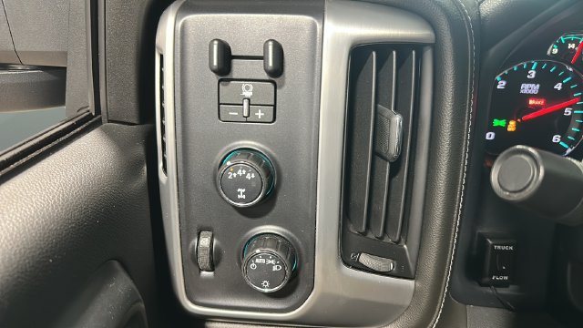Used 2018 GMC Sierra 2500 SLE w/ Snow Plow Prep Package AWD/4WD image 12