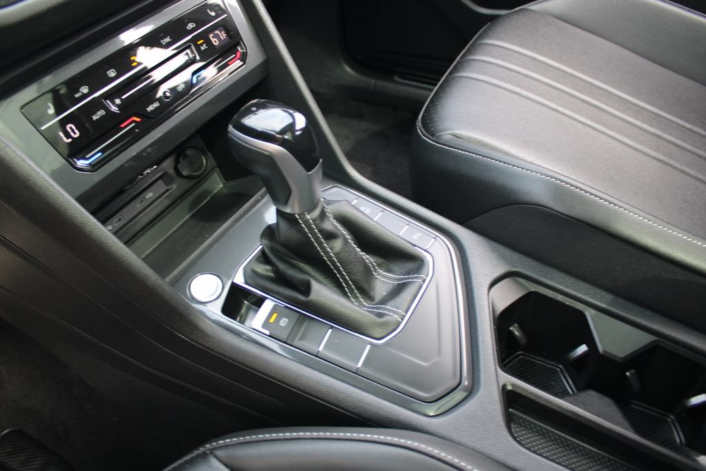 Certified 2024 Volkswagen Tiguan SE R-Line FWD image 18