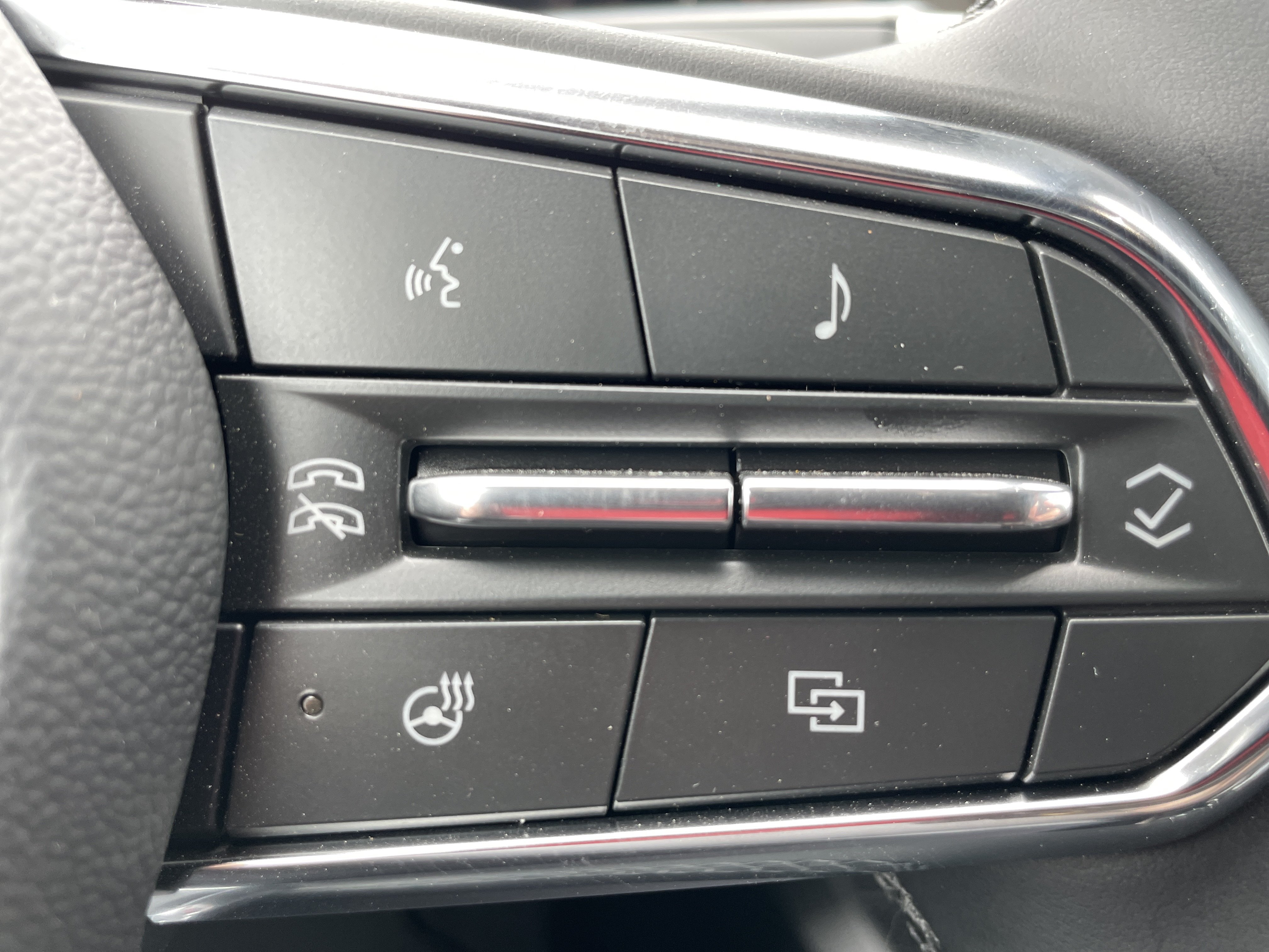Used 2026 Chevrolet Equinox LT FWD image 32