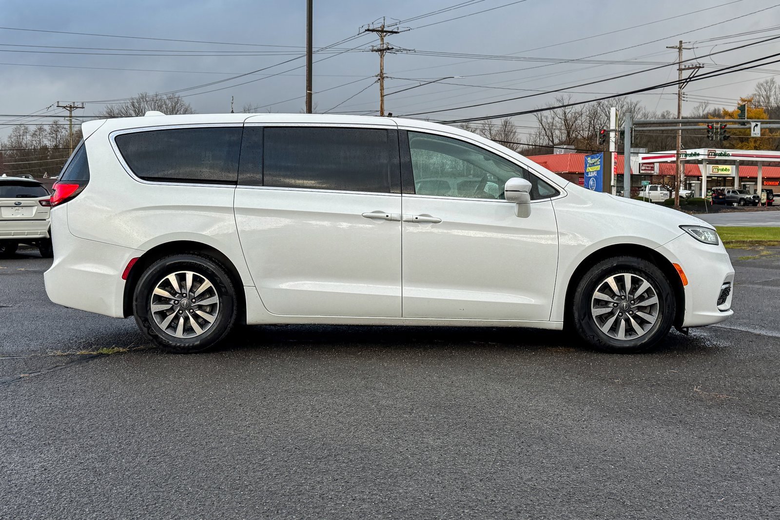 Used 2022 Chrysler Pacifica Touring-L image 2